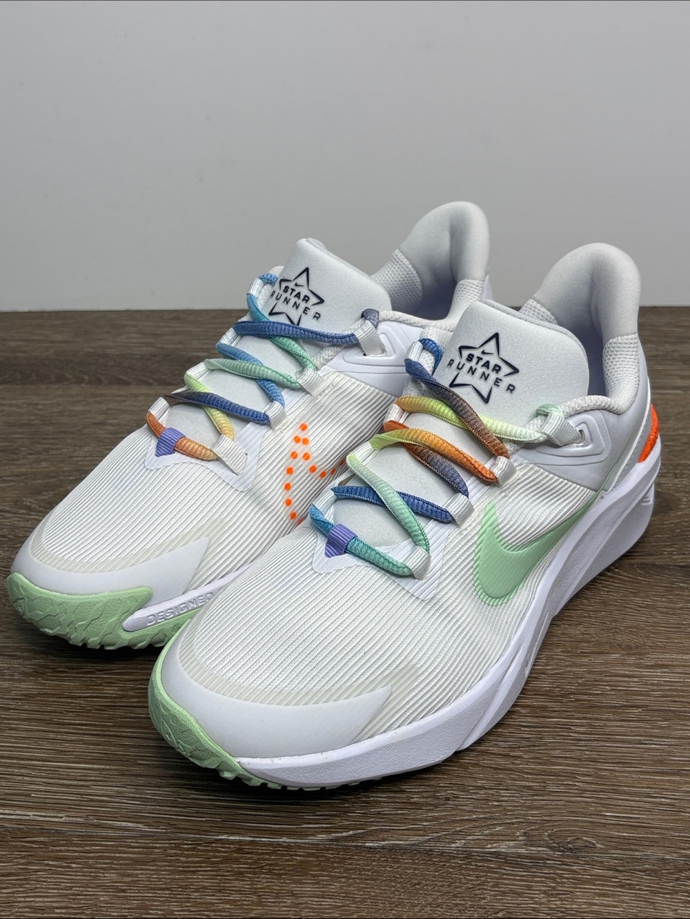 Nike Star Runner 4 GS White Multi Color Sneakers Youth 6.5Y New